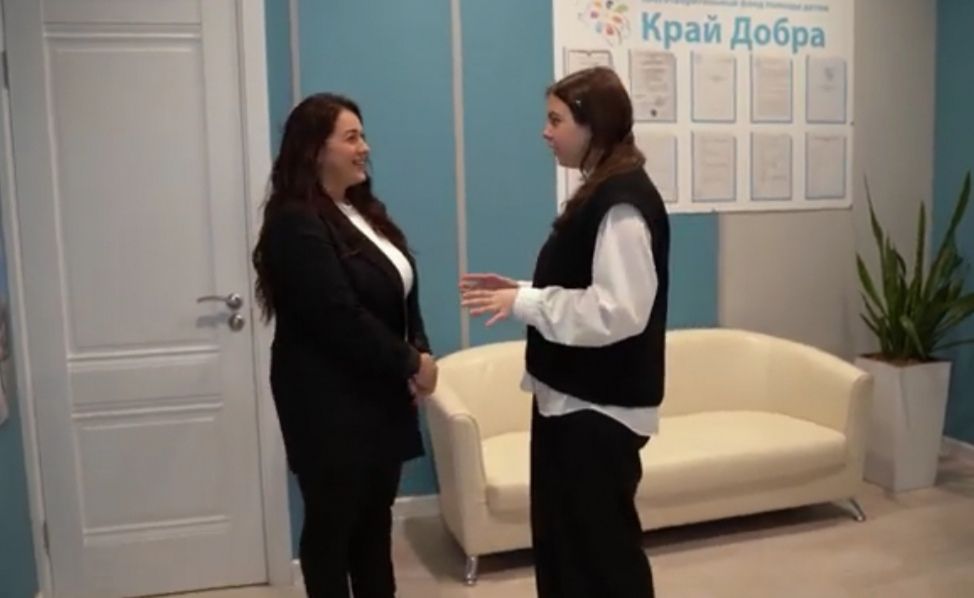 Руководитель «БФПД Край добра» Яна Сторожук дала интервью краснодарской школьнице 